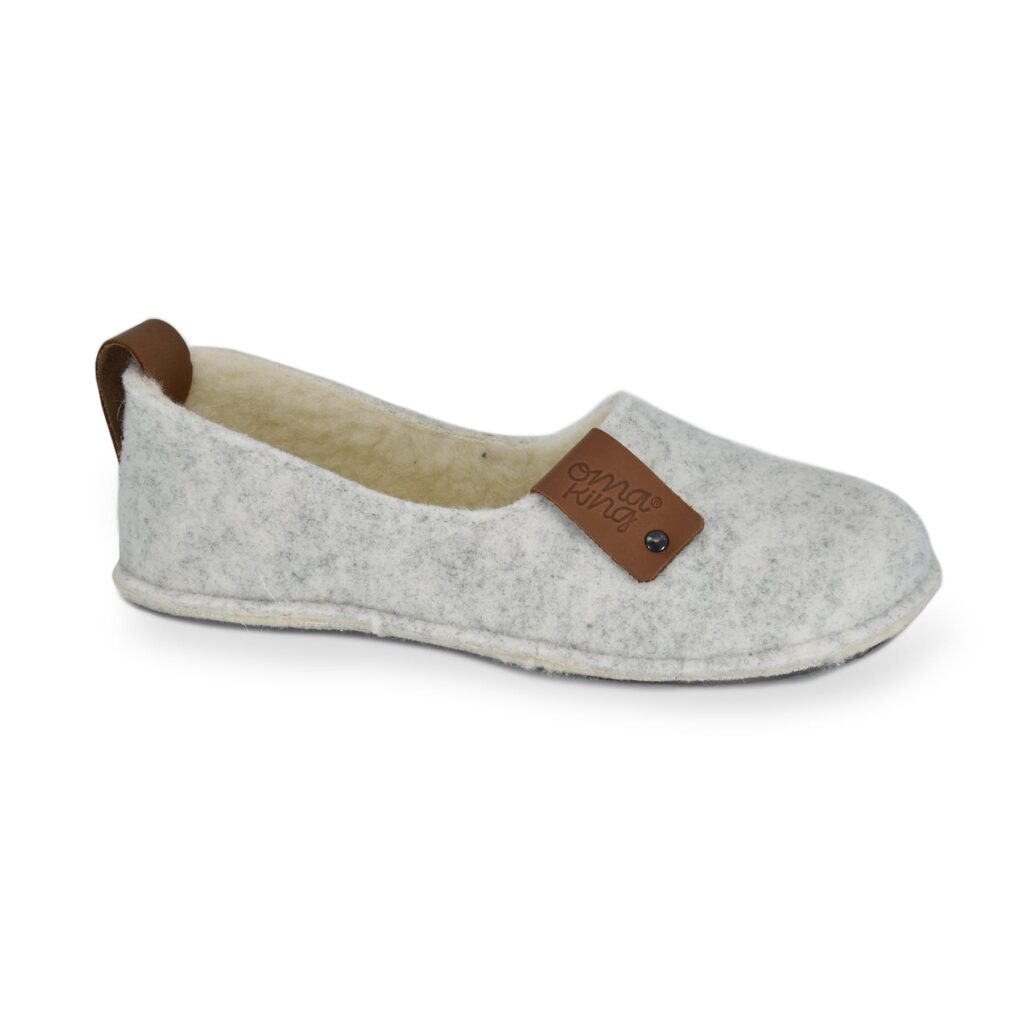 Natural felt and lambswool slippers Toku – White