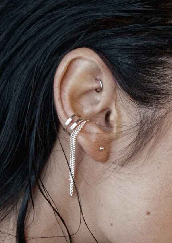 Revolve Ear Cuff – Silver