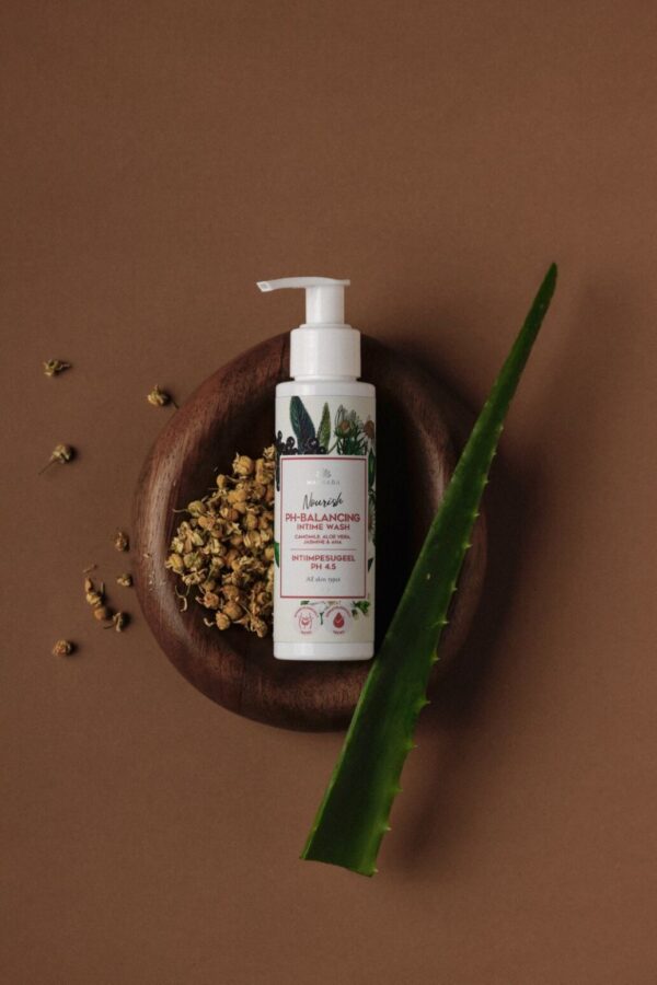Intimate Wash Gel with Chamomile, Aloe, and AHA, pH 4.5