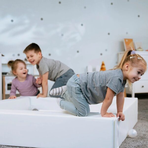 Soft Play Ball Pit – White