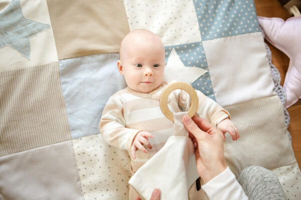 Baby Gift Set – Comfort Blanket & Rustling Flag Toy