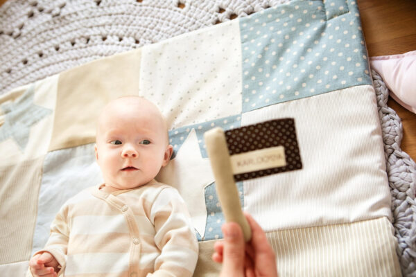 Baby Gift Set – Comfort Blanket & Rustling Flag Toy
