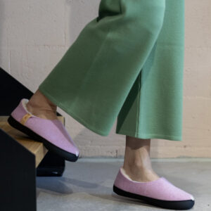 TOKU Budapest Slippers with Lambswool Lining – Light Pink