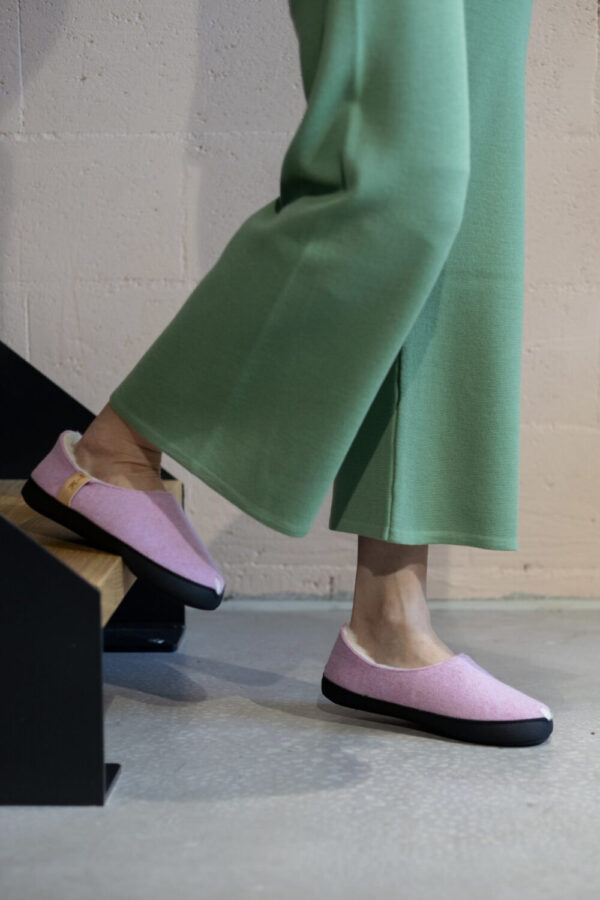 TOKU Budapest Slippers with Lambswool Lining – Light Pink