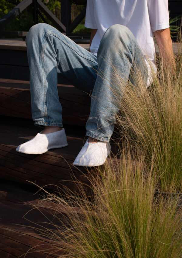 Tohkri Lambswool-Lined Felt Slippers – White