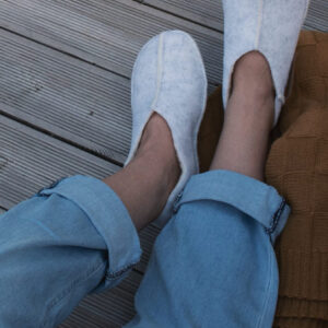 Tohkri Lambswool-Lined Felt Slippers – White