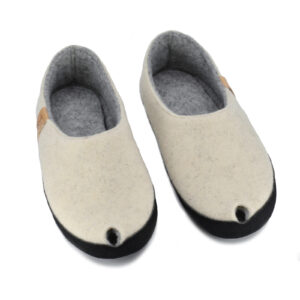 TOKU Budapest Wool Felt Slippers – Natural White