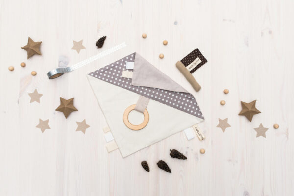 Baby Gift Set – Comfort Blanket & Rustling Flag Toy