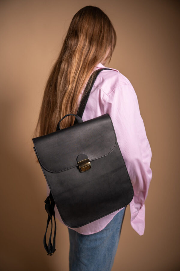 Natural Leather Saddle Backpack – Black