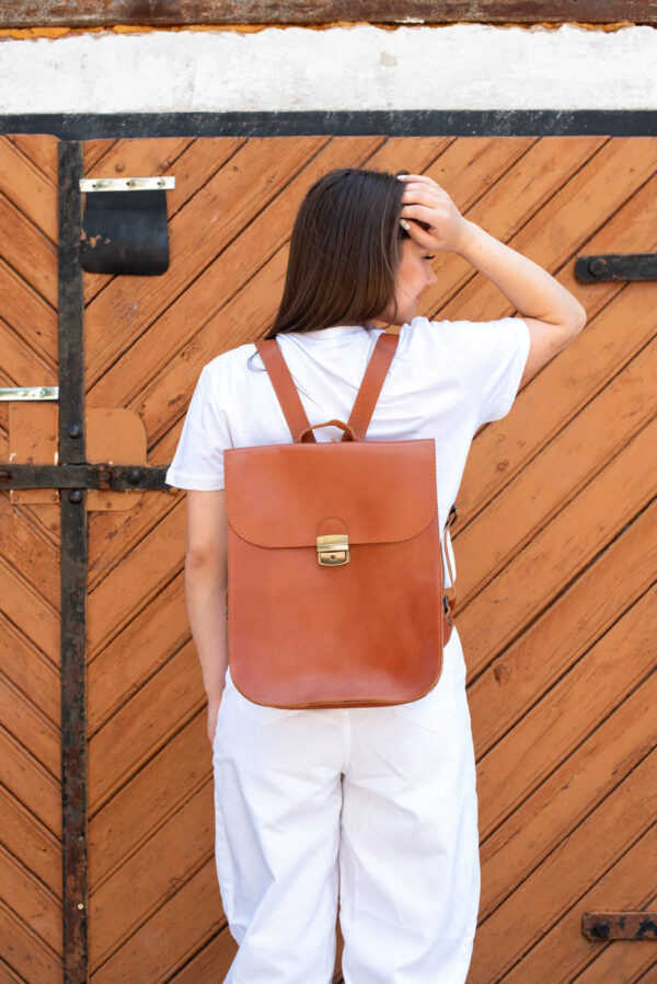 Natural Leather Saddle Backpack – Light Brown