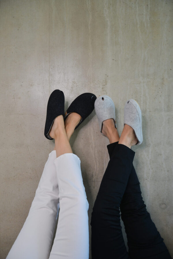 TOKU Brussels Lambswool Felt Slippers – White