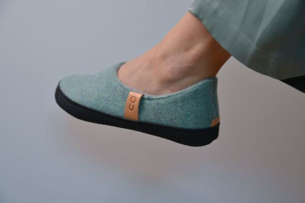 TOKU Budapest Wool Felt Slippers – Mint Green