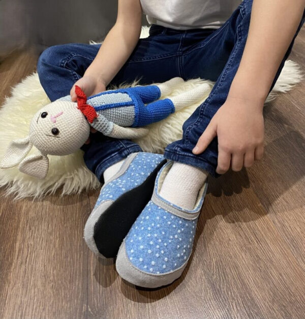 Poksa Kids’ Barefoot Slippers with Lambswool – Blue Dots