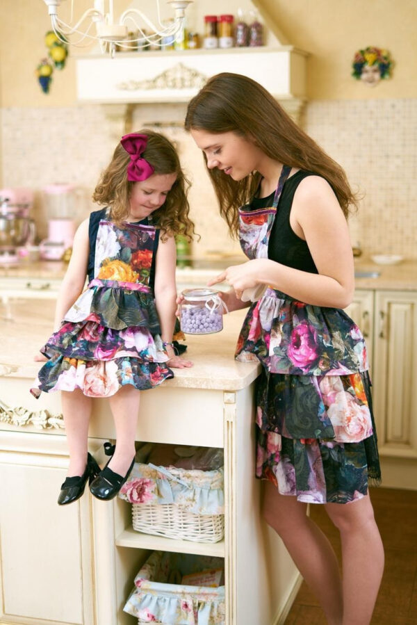 Ladies’ Apron – Francine Black
