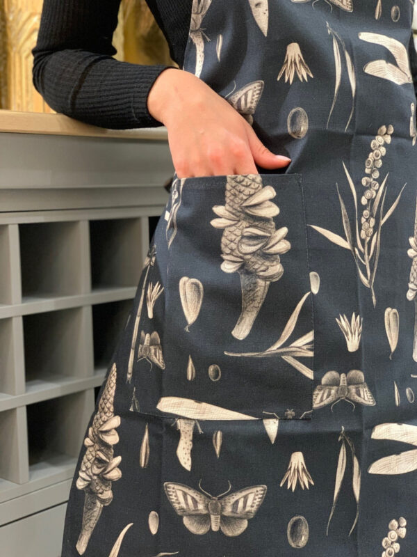 Ladies’ Apron – Seeds Carbon