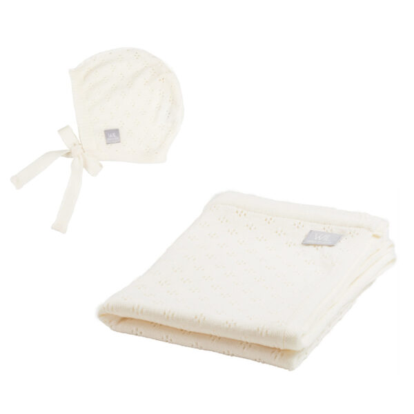 LOVE Gift Set For Baby – Blanket and Bonnet