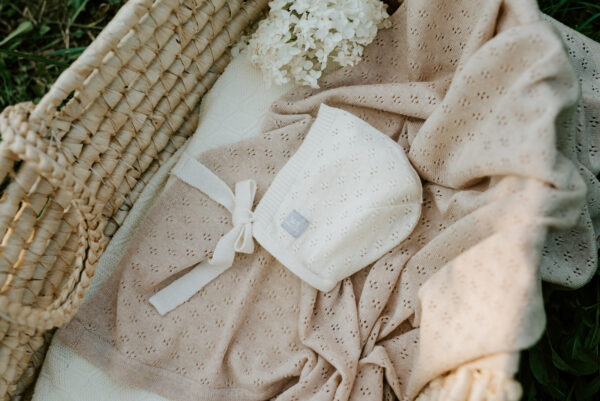 LOVE Gift Set For Baby – Blanket and Bonnet