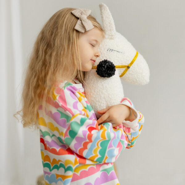 Bouclé Llama Hobby Horse – Ecru, 95 cm