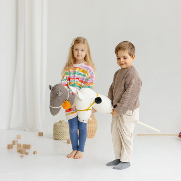 Bouclé Llama Hobby Horse – Ecru, 95 cm