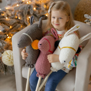 Bouclé Llama Hobby Horse – Ecru, 95 cm