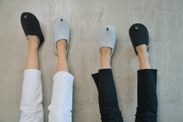 TOKU Budapest Wool Felt Slippers – White